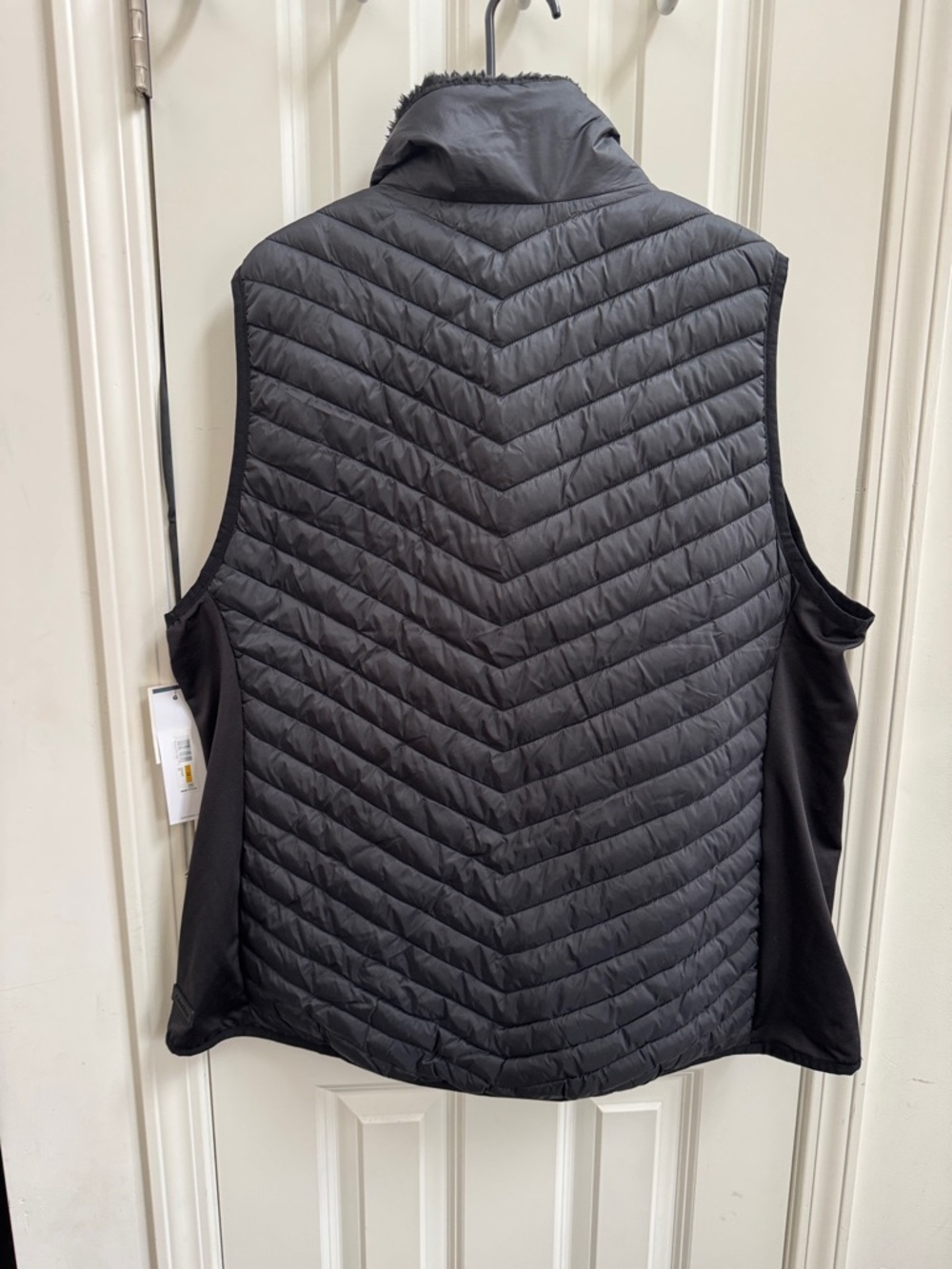 Calvin Klein Black Quilted Performance Vest - Picture 6 of 8